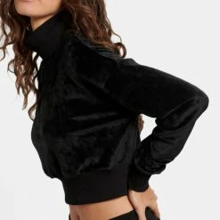 Αγορά ✔️ Φούτερ BodyTalk "Velour" Cropped Γυναικεία Μπλούζα Φούτερ BLACK 🌟 -Ηλεκτρονικό κατάστημα 24 μπουκαλιών bodytalk velourw turtleneck short sweater 92pes 8